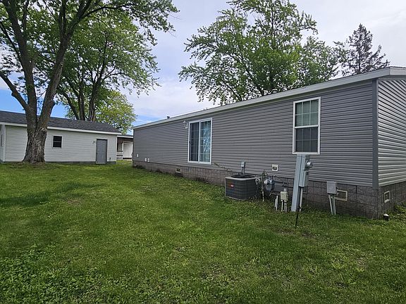 3rd image of 4910 Pershing Dr