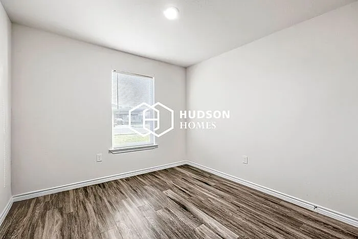 7031 Phoenix Dr — Photo 10