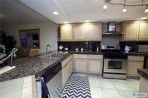 3rd image of 20 38th Pl Unit 32