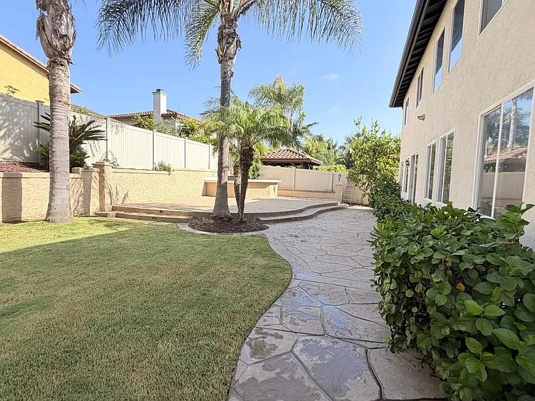511 Paseo Burga — Photo 27