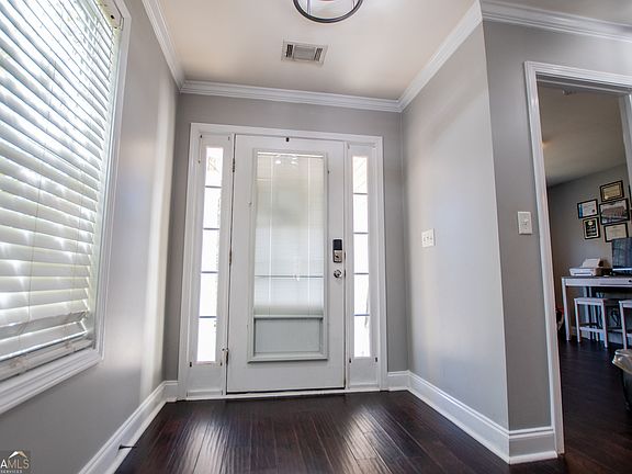 3rd image of 3158 Sweetbriar Dr