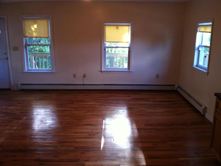 85 Main St — Photo 5