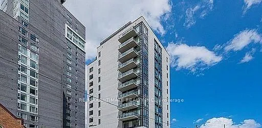158 King St S #1001