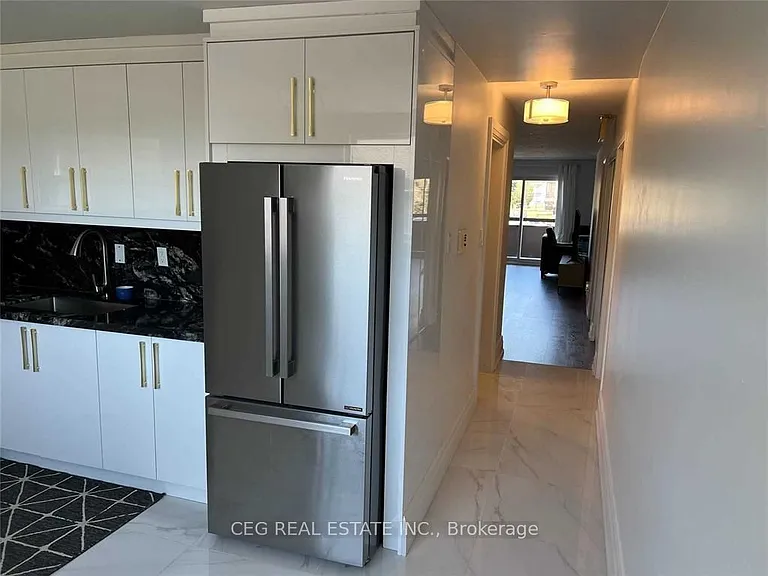 3901 Bathurst St — Photo 3