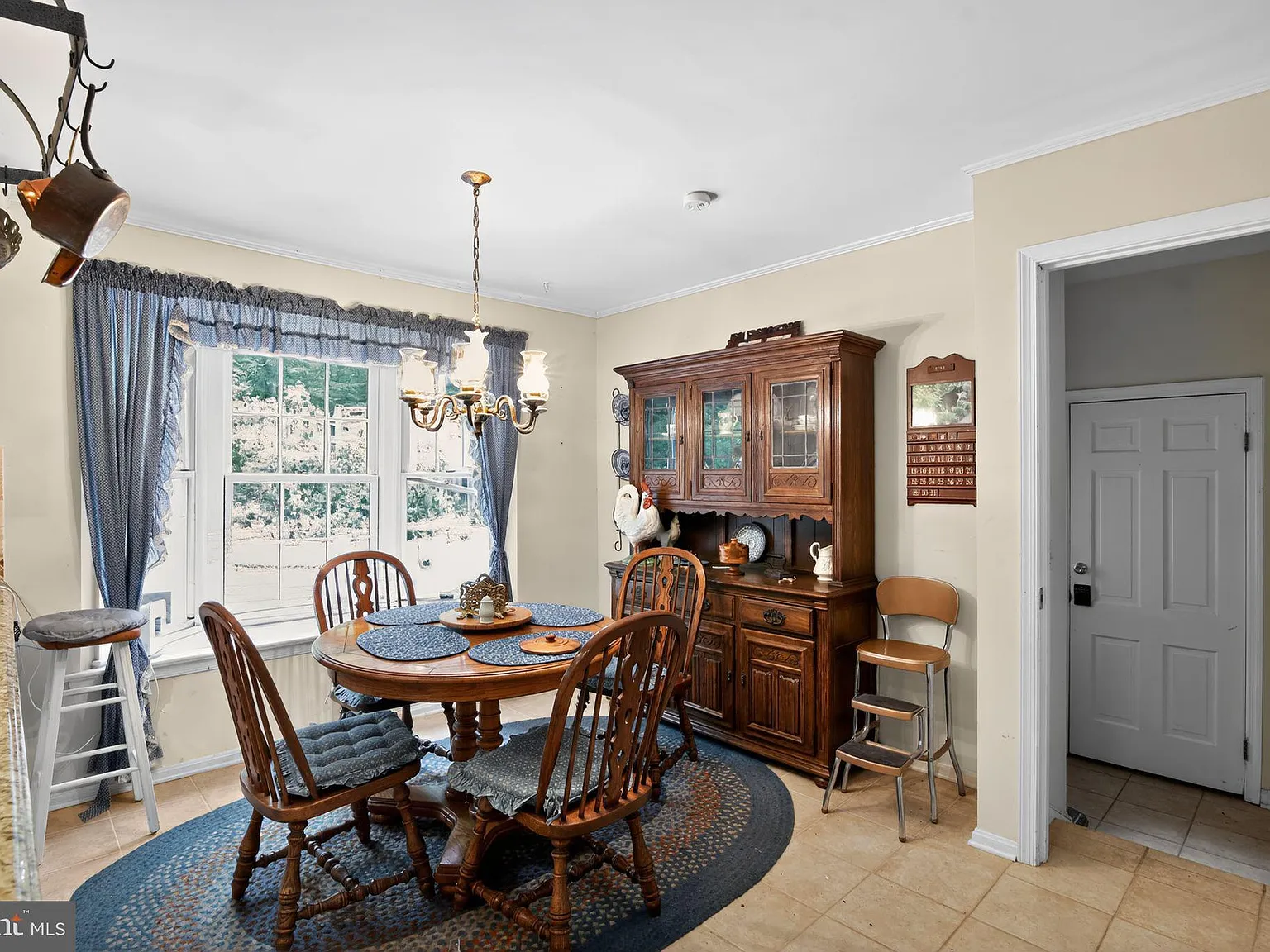 3 bed, 3744 sqft, $3,500 — Photo 3