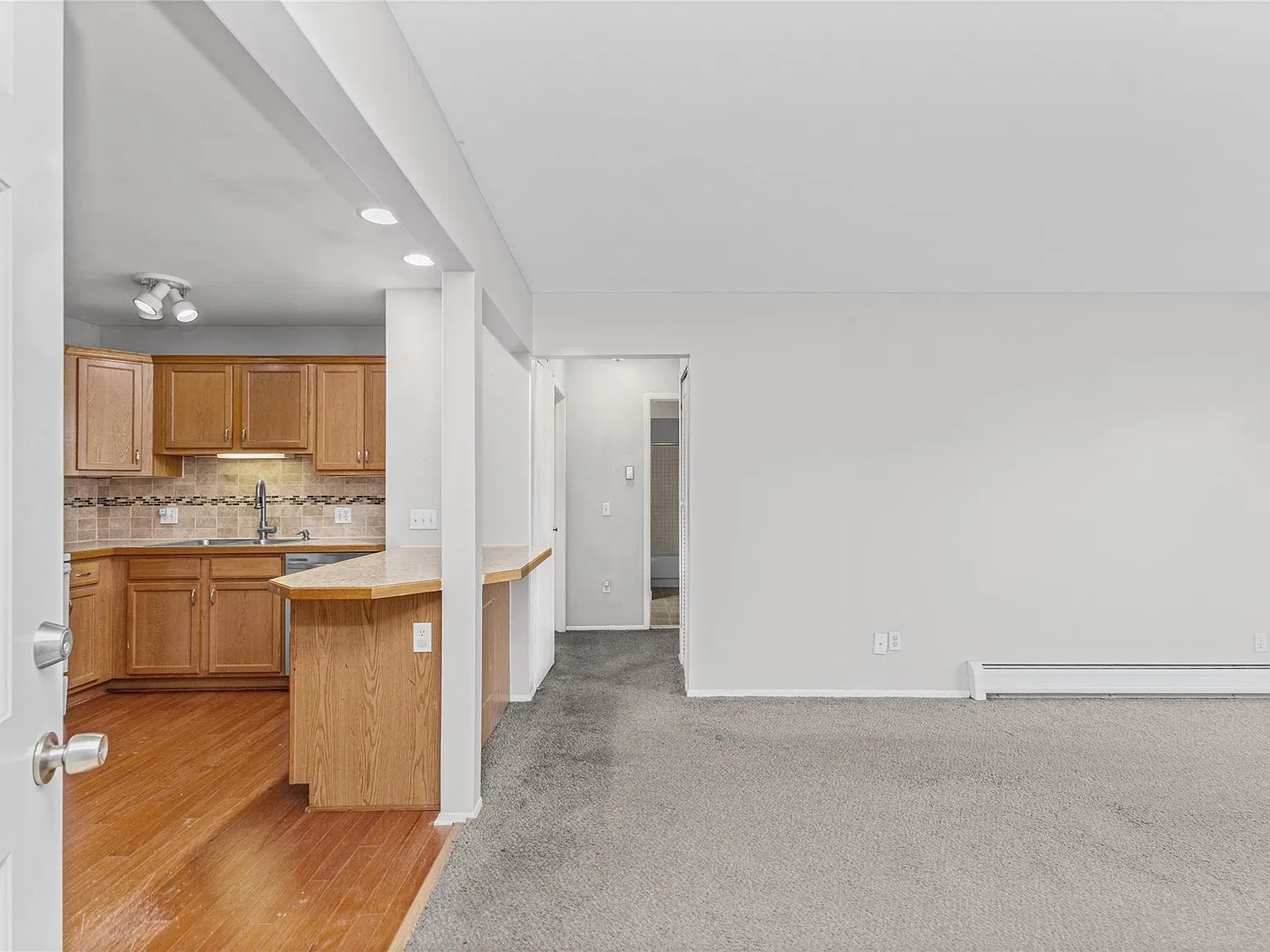 2 bed, 1.0 bath, 807 sqft, $1,400 — Photo 4