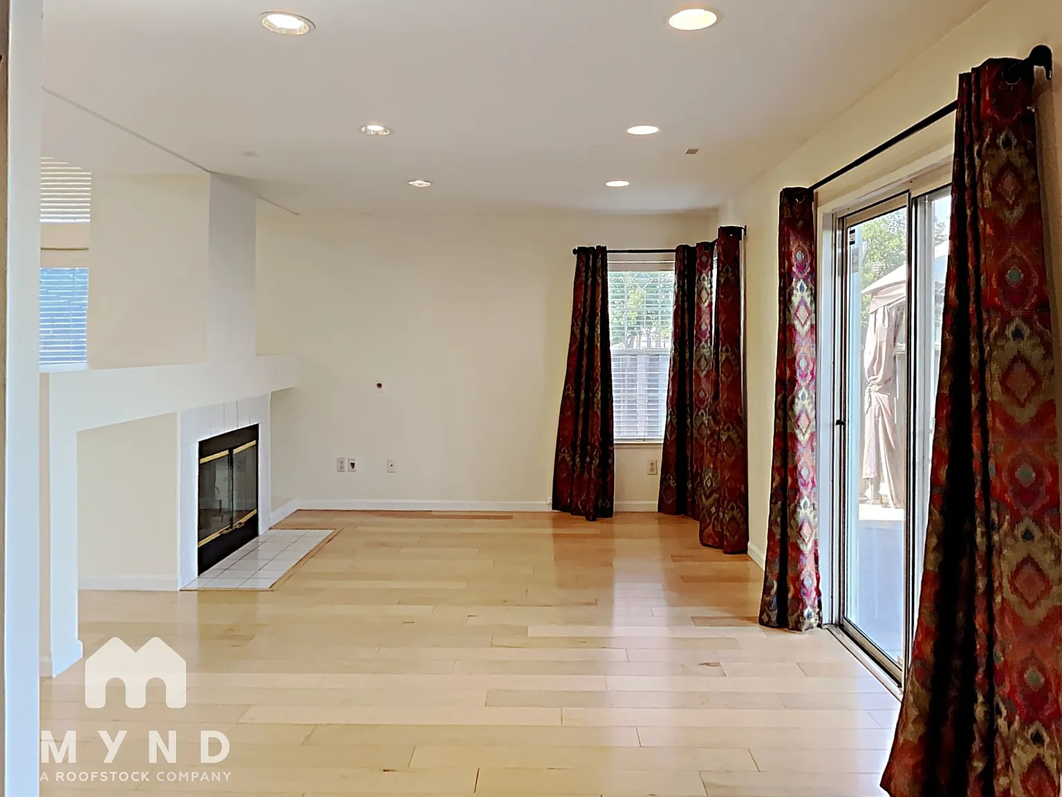 3 bed, 2.5 bath, 1614 sqft, $4,005 — Photo 4