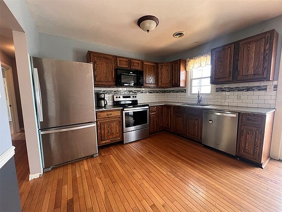 2nd image of 2260 W Mountain Ave