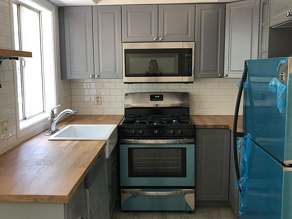 3rd image of 7320 Balboa Blvd Unit 134
