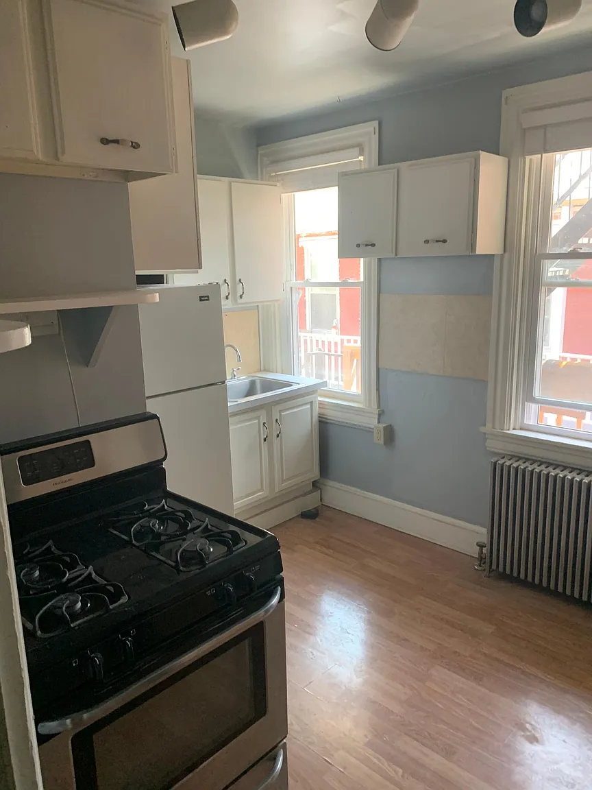 549 W Orange St photo 1