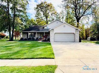 201 W Pinewood Ave, Defiance, OH 43512