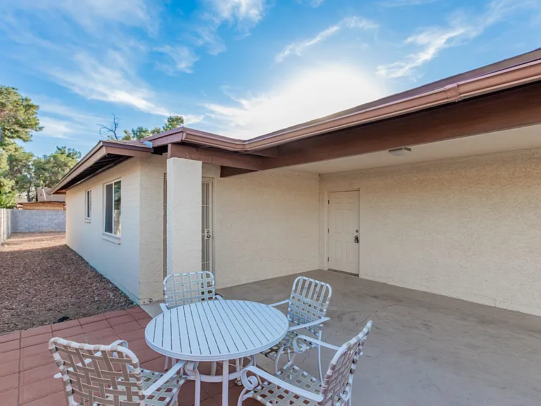 1949 E Inverness Cir — Photo 21
