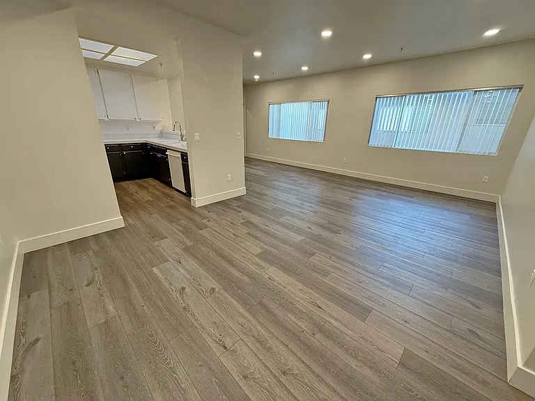 4328 Mammoth Ave #201 — Photo 15
