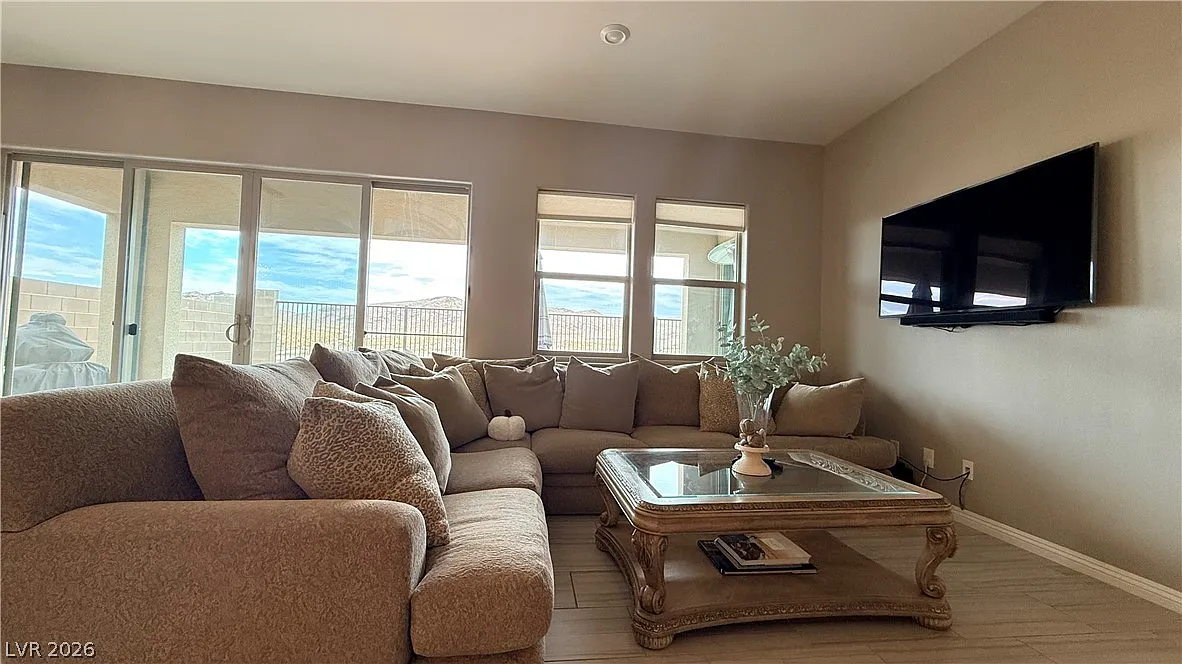 3 bed, 2.5 bath, 1956 sqft, $3,295 — Photo 3