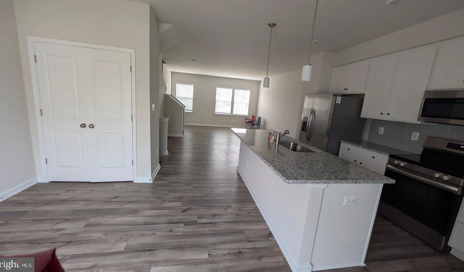 3 bed, 4.0 bath, 1723 sqft, $2,150 — Photo 2
