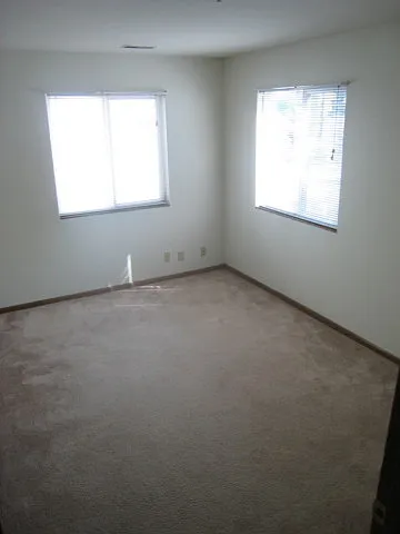 3377 N Oakland Ave — Photo 9