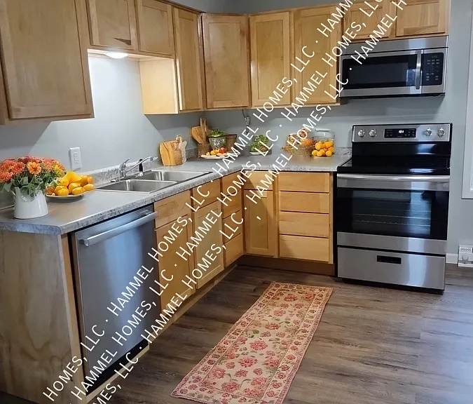 627 E 2nd St S #3 — Photo 1