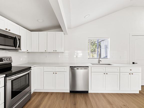 5th image of 1538 Farley Avenue Ext