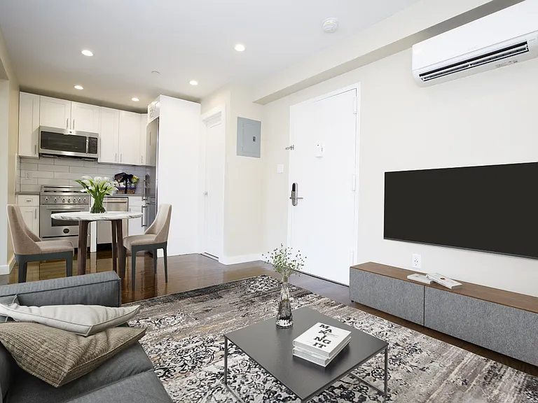 99 Suffolk St #4E — Photo 1