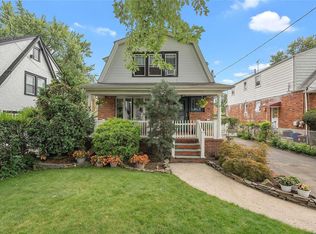 104 Hawthorne Ave, Floral Park, NY 11001