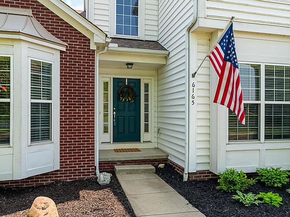2nd image of 6165 Woodsview Way