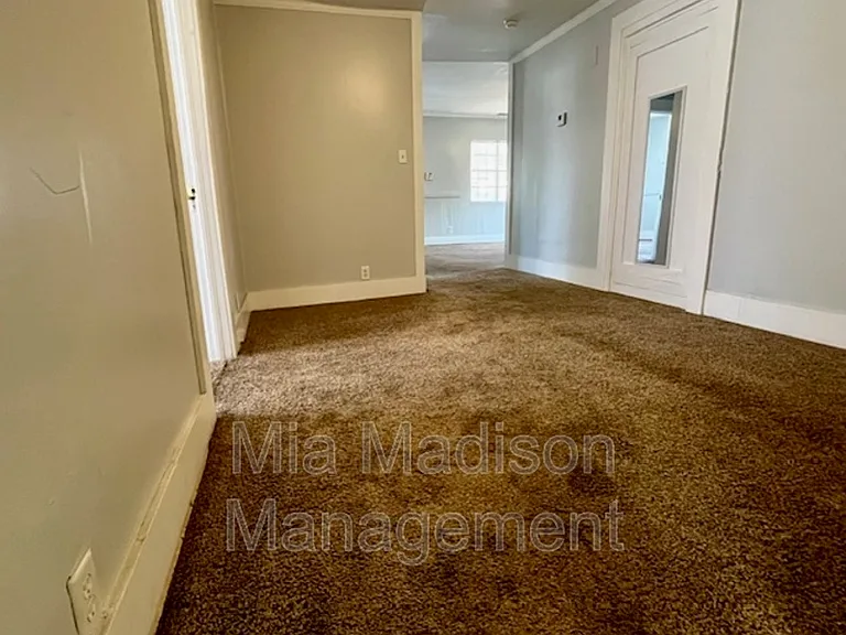 211 W 59th St #A — Photo 11