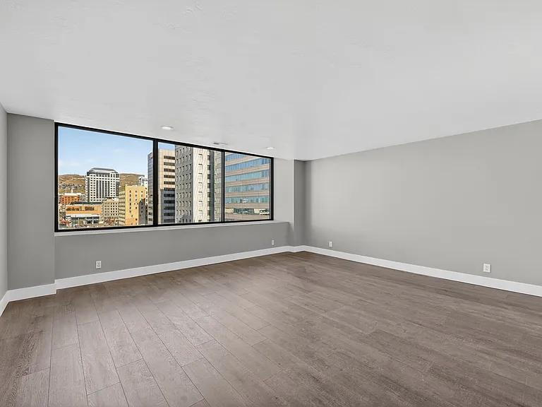 48 W Broadway #1106N — Photo 1