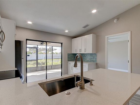 3rd image of 1153 Somerset Cir S