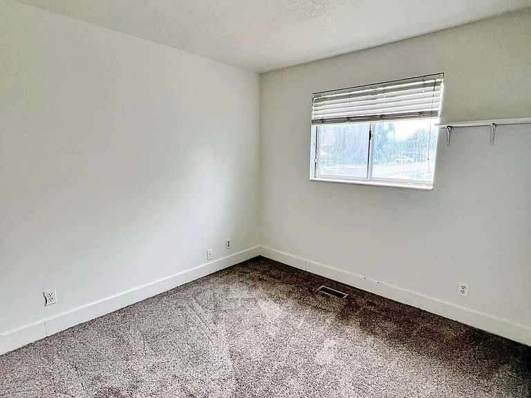 10 Pinewood Dr — Photo 6