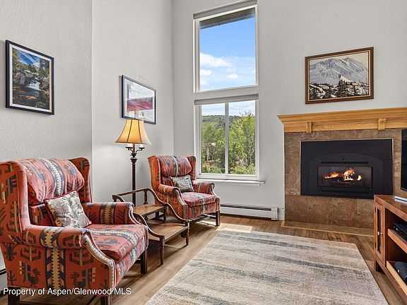 4th image of 24 S Meadow View Ct