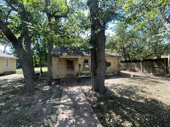 302 E Wayside Ave, Wharton, TX 77488