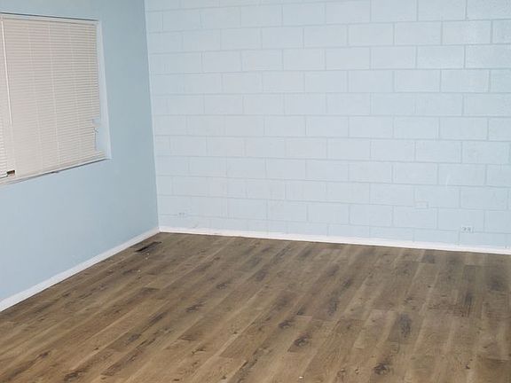 3rd image of 1385 Benton St #5