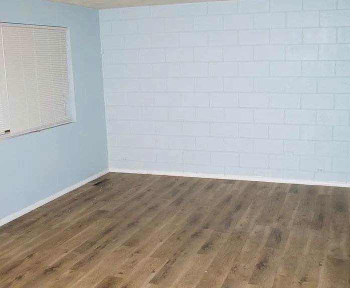 1385 Benton St — Photo 3