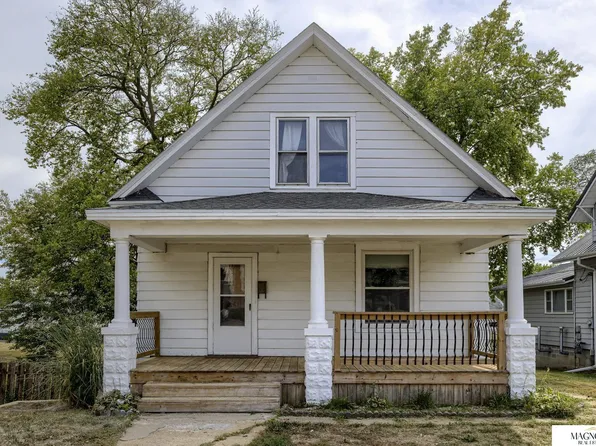 1012 7th St, Fairbury, NE 68352