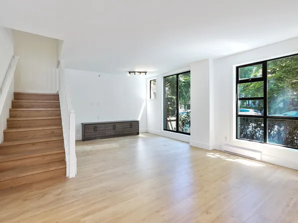 929 Homer St, Vancouver, BC V6B 2W6