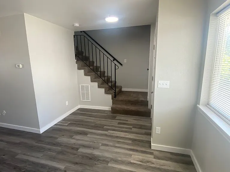 1207 S Ivy St — Photo 8