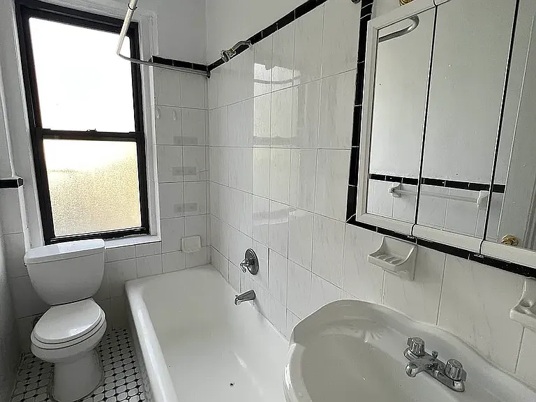 680 W 204th St #4D — Photo 6