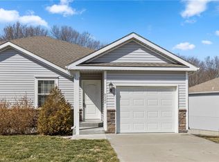 9322 N Robinhood Ave, Kansas City, MO 64154
