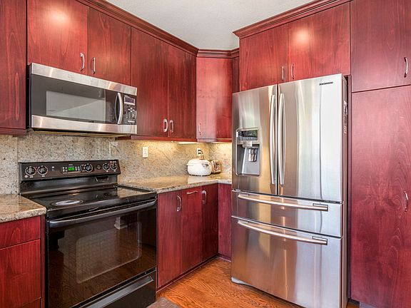 3rd image of 34 Barth Ct
