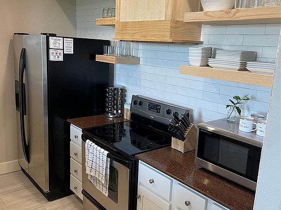 4th image of 17700 Edgewood Way Unit 202
