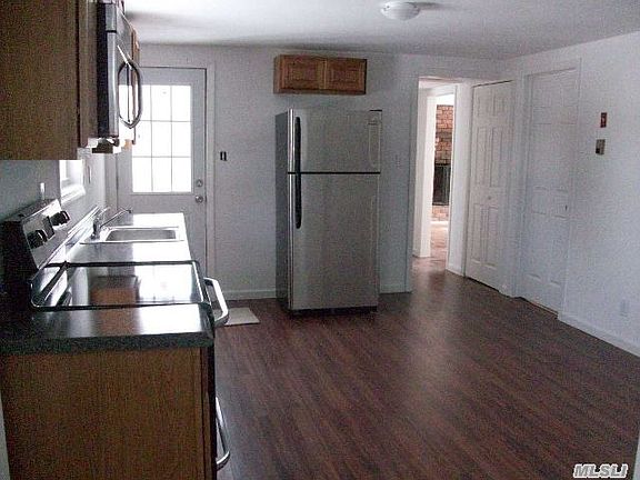 3rd image of 17 Elmwood Ave