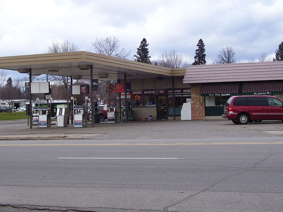 2nd image of 301 NE 4th St