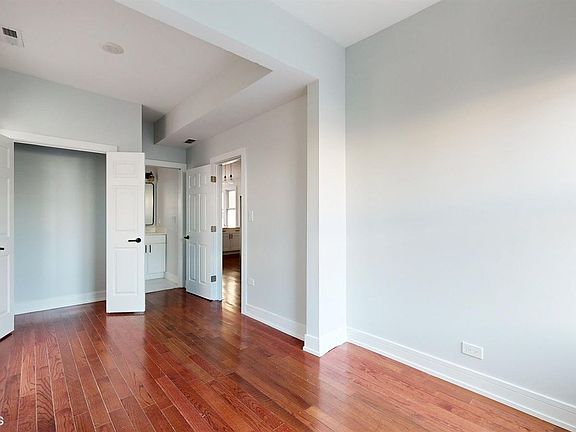 5th image of 2934 N Lawndale Ave #2