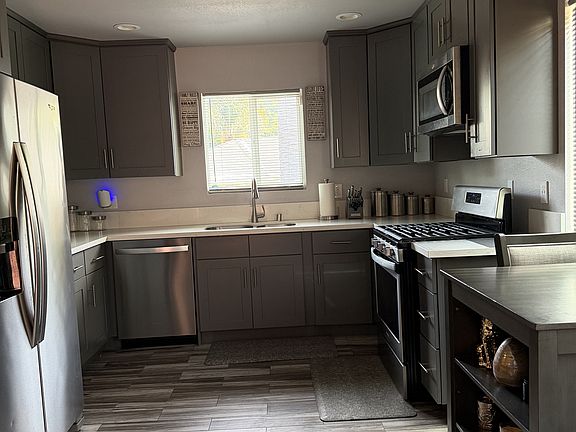 Full kitchen with all appliances (refrigerator, dishwasher and oven)