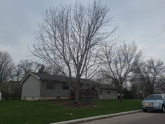 3rd image of 164 Pacific Ave W