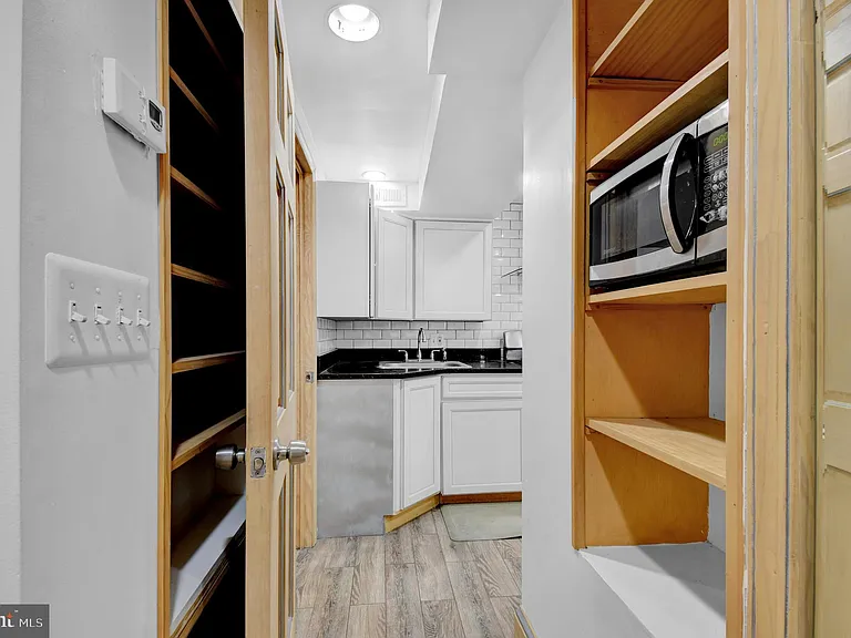 1118 Girard St NW #B — Photo 13