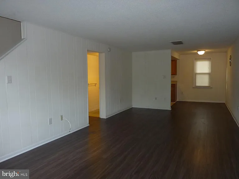 809 Logan St #2B — Photo 4