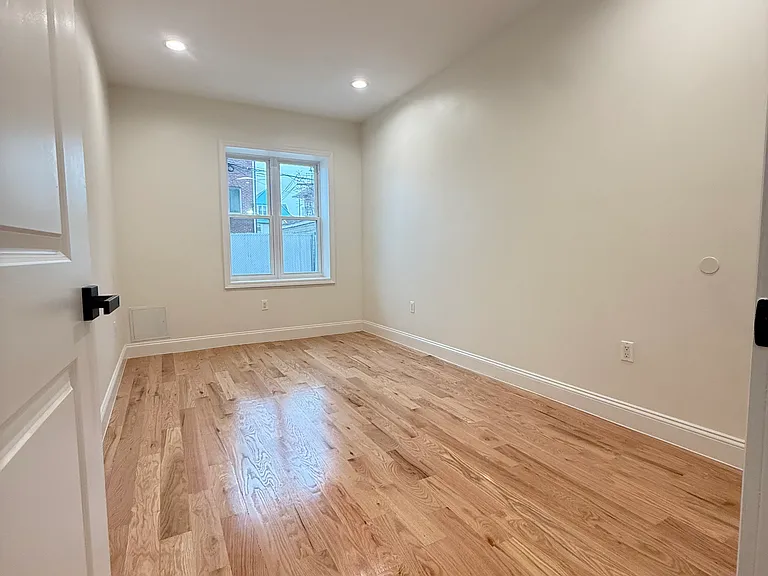 154 Bay 29th St #3 — Photo 12