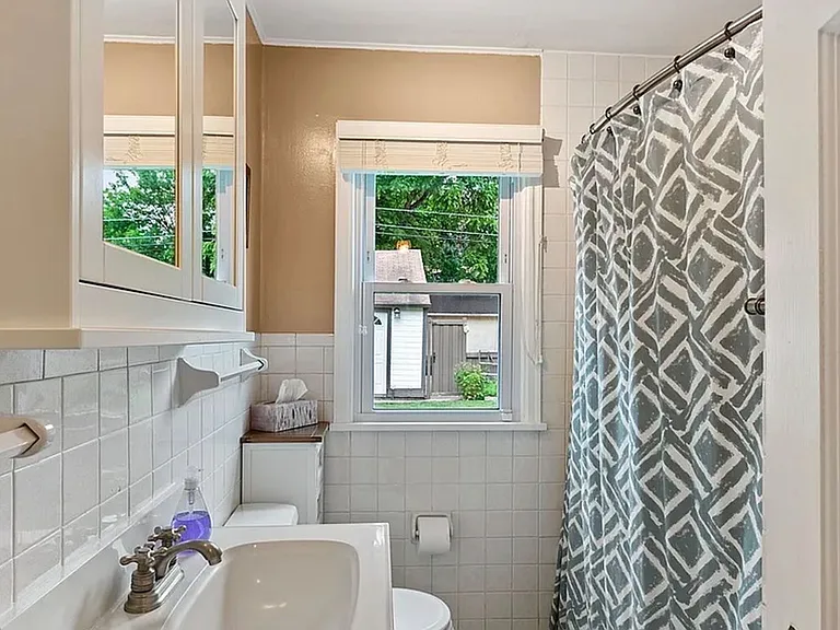 2716 Abbott Ave N — Photo 10