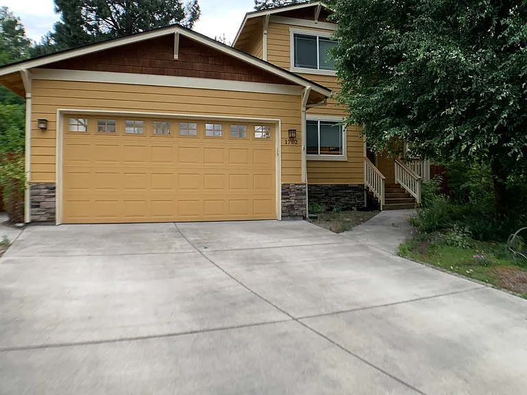 1702 SE Karena Ct — Photo 5